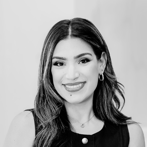 Karina Rincon_BW_Bilingual Loan Officer_Mid Valley Financial- Fresno CA-9-25